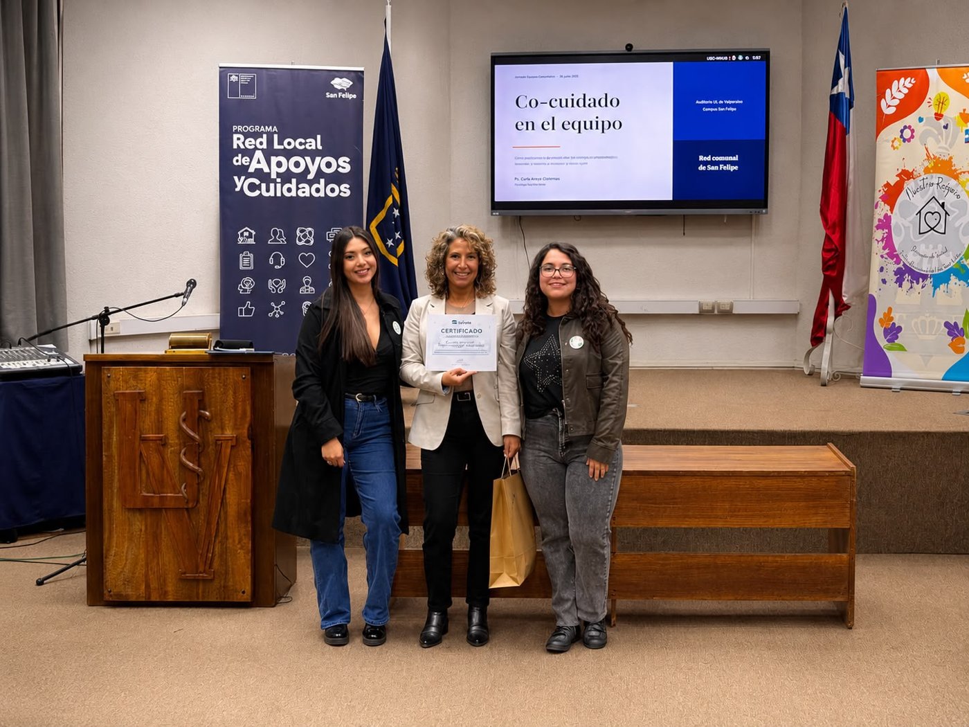 Carla Araya Cisternas junto al equipo organizador de la Jornada Respiro Consciente para Profesionales de Salud